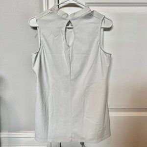 ★ stylish Du Jour white sleeveless keyhole blouse with back tie on neck